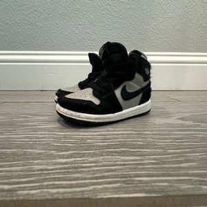 Toddler Nikes size 5c. EUC $20 plus shipping.